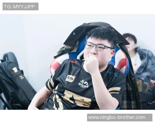 RNG战队进攻策略分析与失误反思助力未来比赛表现提升 RNG战队进攻策略分析与失误反思助力未来比赛表现提升